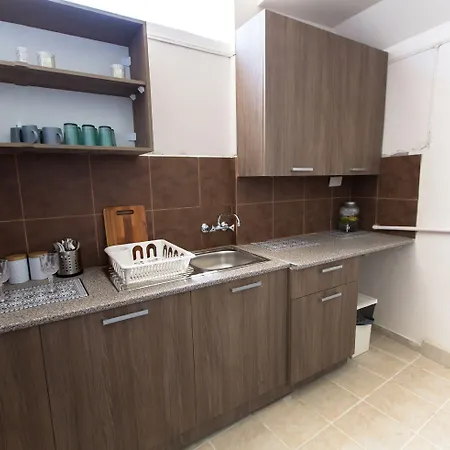 Laila's Cozy Garden House & 2* Larnaca