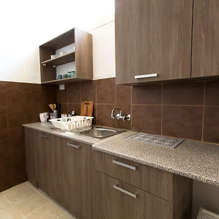 Laila's Cozy Garden House & Guest house 2*