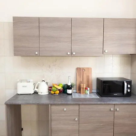 Laila's Cozy Garden House &