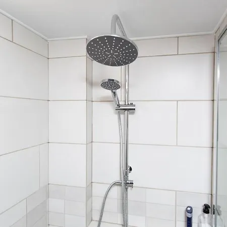 Laila's Cozy Garden House & Penzion 2*